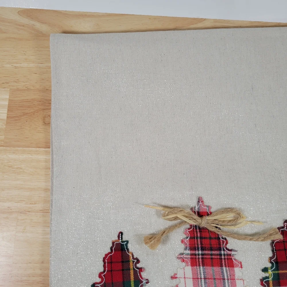 Christmas Table Runner NWOT 14x72